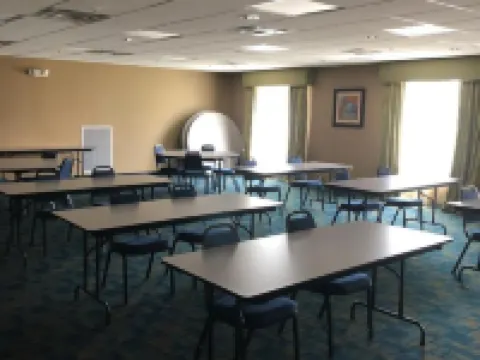 Countryview Inn & Suites Hotels in Robinson