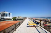 Grand Hotel Azzurra Club فنادق في Lido Adriano