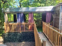 La Cabane Enchanteresse Hotels in Neufchâteau