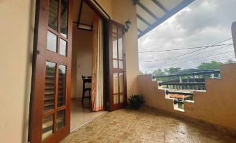 Cinnamon City - Housity