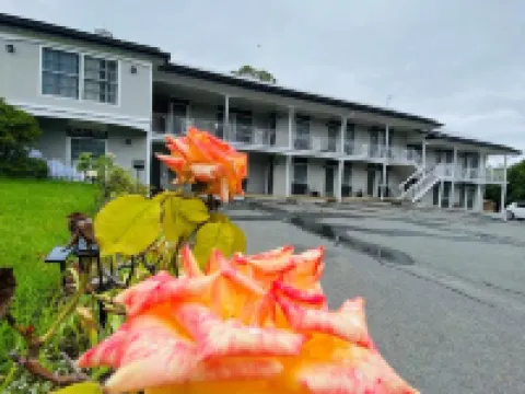Colonial Lodge Motor Inn Hotels in Yass