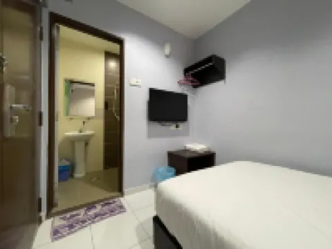 M Three Hotel 曼絨市住宿飯店