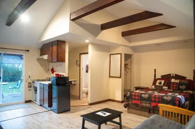 Dean Creek Resort Hotels in Whitethorn