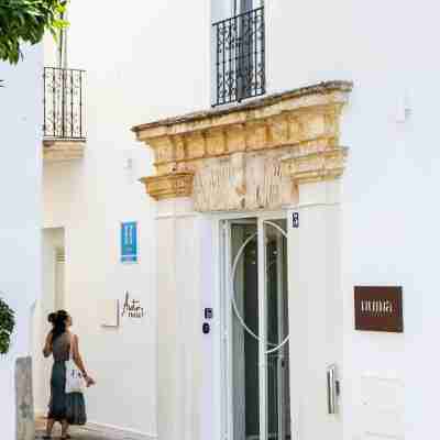 Aristoy Hotel Exterior