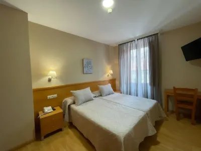 Hotel Castilla فنادق في Casar de Caceres