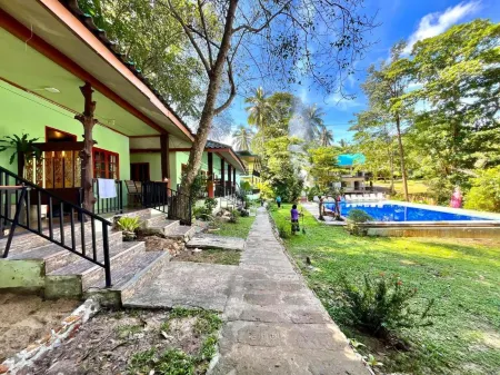 Koh Mook Garden Beach Resort Отели рядом с достопримечательностью «Kuan Tong Rock»