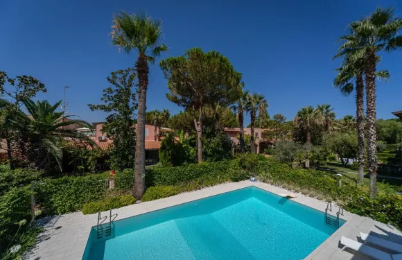 科拉羅波特羅薩旅館