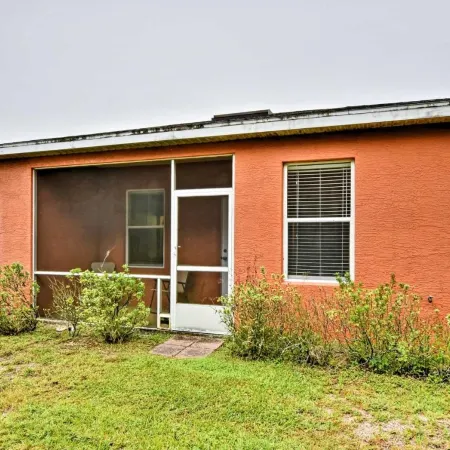 Pet-Friendly Gem w/ Yard & Pool Access in Sebring