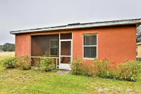 Pet-Friendly Gem w/ Yard & Pool Access in Sebring