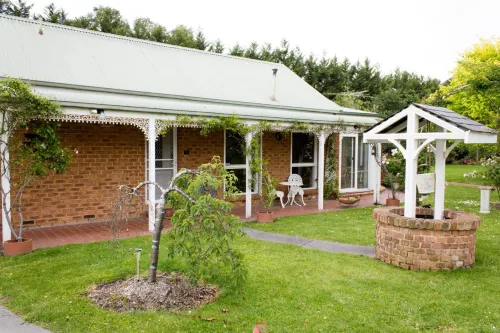 Lakeside Cottage Luxury B&B Hotels in Mooroolbark