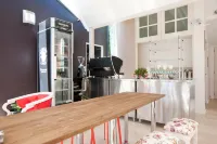Lowena Cafe and Accommodation Hotels in Хобарт