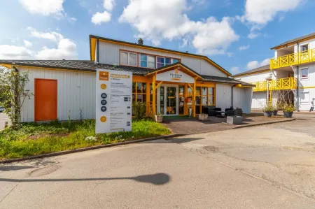 Premiere Classe Rennes Ouest - le Rheu Отели в г. Ле Рё