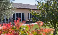 Hôtel la Perna Các khách sạn ở Monteux