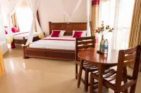 Sienna Beach and Safaris Hotel Отели в г. Энтеббе