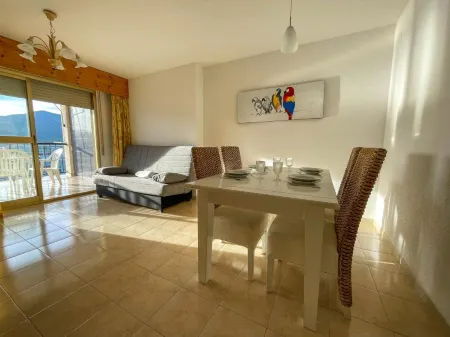 Apartamentos Neptuno Oropesa 3000 Отели рядом с достопримечательностью «Castillo de Oropesa del Mar»