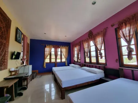 Sawasdee Sichang Resort Отели рядом с достопримечательностью «Hat Tham Phang»