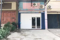 Penginapan Dheas Mitra RedDoorz Hotels near Pantai Aloha PIK 2