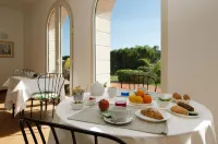 Isola Charm B&B - A Historic Villa Near Punta Del Pero Beach