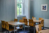 Lochranza Youth Hostel - breakfast