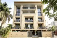 Saltstayz Premier - Galleria Market Road & Sector 27
