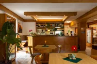 Kyrr Smart Mountain Retreat - bar