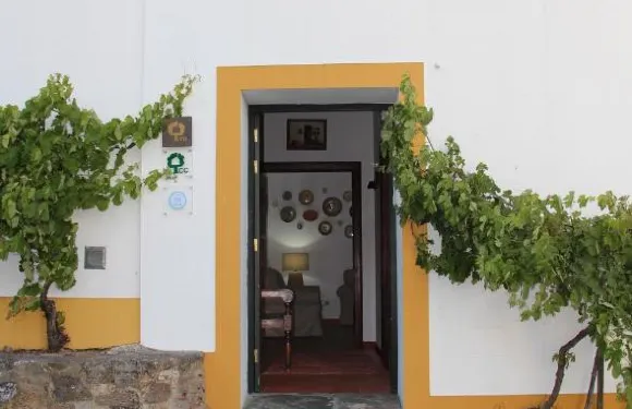 卡薩阿林多科雷亞酒店