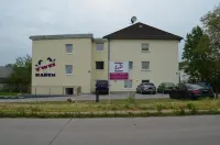 Zwei Raben Pension Отели в г. Гинсхайм-Густавсбург