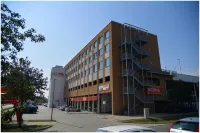 Motel Plus Schönefeld Hotels near REWE