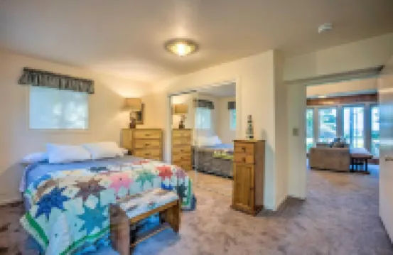 Fishermen's Paradise in Coos Bay: Walk to Beach!