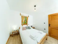 Yeti Cabin Hotels in Jezerce