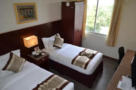 Hotel Broadway Yangon Отели в г. Insein