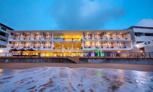 Coral Rock by Bansei