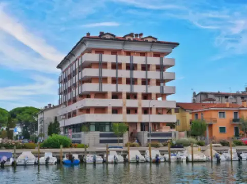 อพาร์ทโฮเทล แคปิตอล