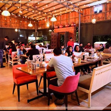 Maple Social Hubz-Hostel