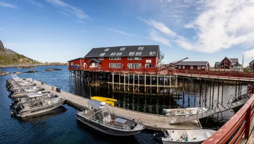 Brygga Restaurant and Rooms Hotels in Moskenes