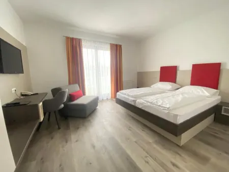 Simon - Hotel & Café