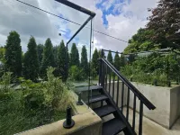 Brand New Spacious 2BR & Large Den Bright Suite, Laundry, 75" TV, Dishwasher, 4min to Bus Shops - 停車場