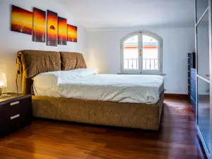 Mistral Holidays -Stupenda mansarda centralissima con finiture di lusso