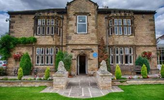 Rogerthorpe Manor Hotel