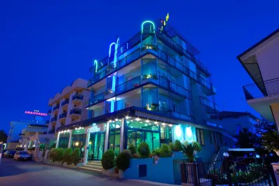 Hotel Hamilton Hotels near Calypso Beach