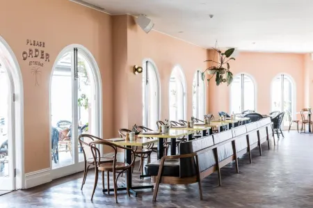 Hotel Ravesis Отели рядом с достопримечательностью «Тамарама Бич»