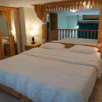 Kuwait Palace Hotel Rooms