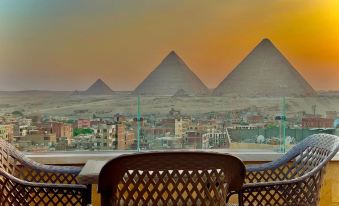 Celia Pyramids View Inn