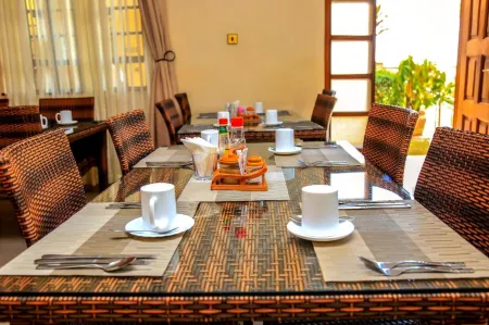 Davis Court Отели в г. Ньери