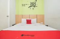 RedDoorz @ Darmo Surabaya Hotels in Tegalsari