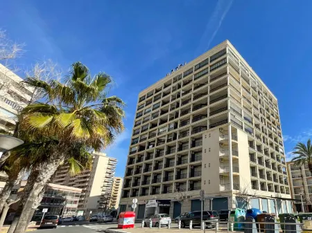 Apartamentos Neptuno Oropesa 3000 Отели рядом с достопримечательностью «Castillo de Oropesa del Mar»