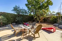 Aurora by AvantStay Luxurious Home with an Exquisite Pool Spa and Outdoor Seating