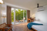 Minimalist Poshtel & Suites