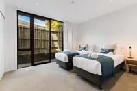 Ahurei Apartments Hotels near ThatWanakaTree