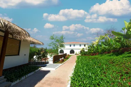 SinQ Anvaya Отели в г. Bicholim